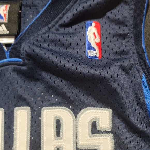 Vintage Dirk Nowitzki Dallas Mavericks basketball jersey. - Picture 5 of 7